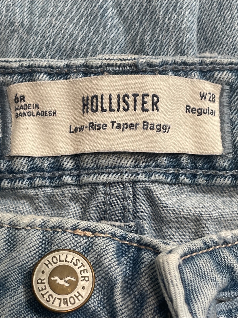 Hollister Light Wash Low-Rise Taper Baggy Jeans - Picture 2 of 3